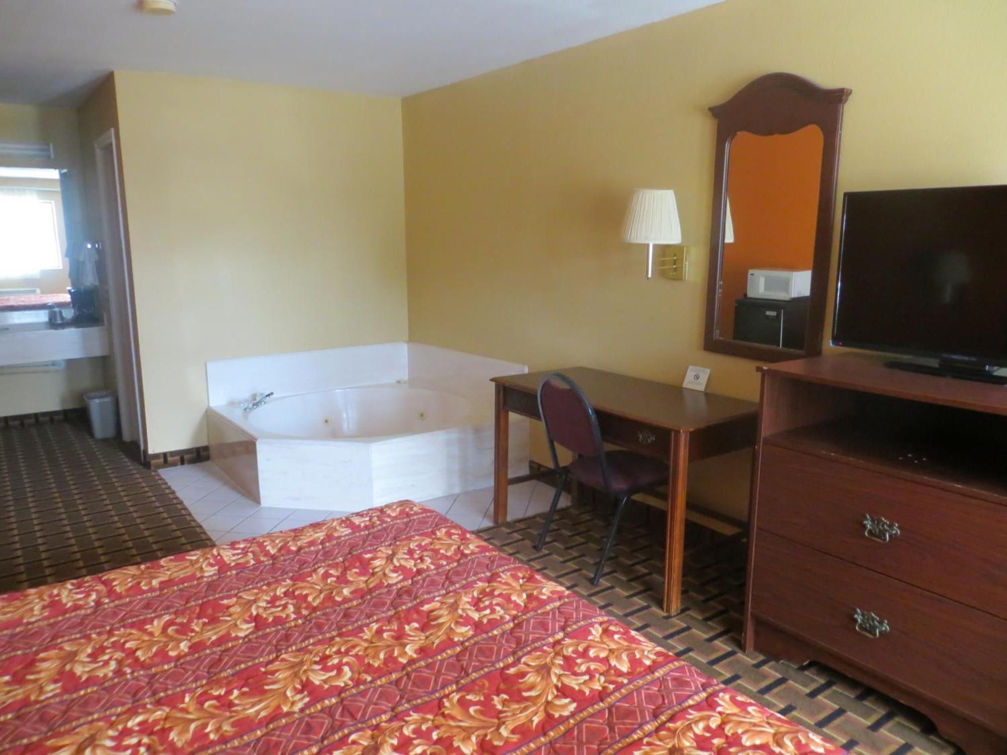 La Grange Executive Inn And Suites Room photo