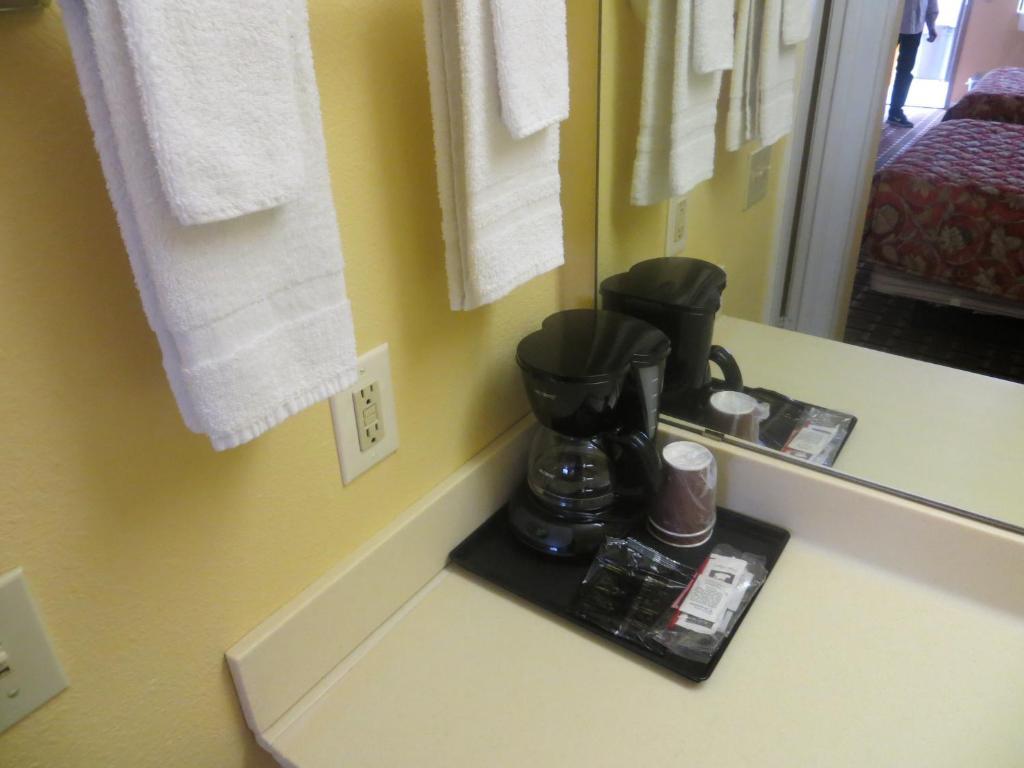 La Grange Executive Inn And Suites Room photo