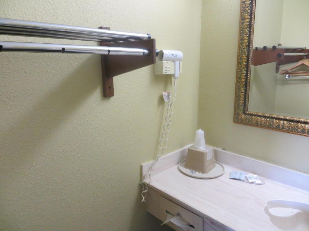 La Grange Executive Inn And Suites Room photo