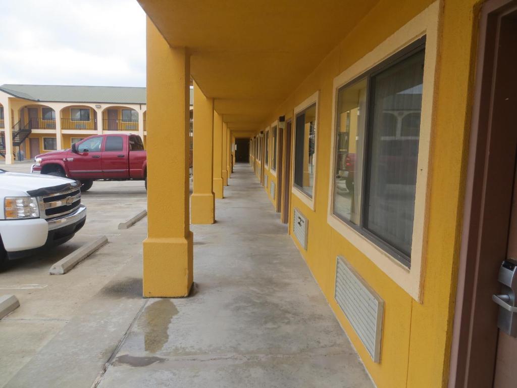 La Grange Executive Inn And Suites Exterior photo